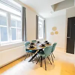 Alphabet - Jufferstraat 10